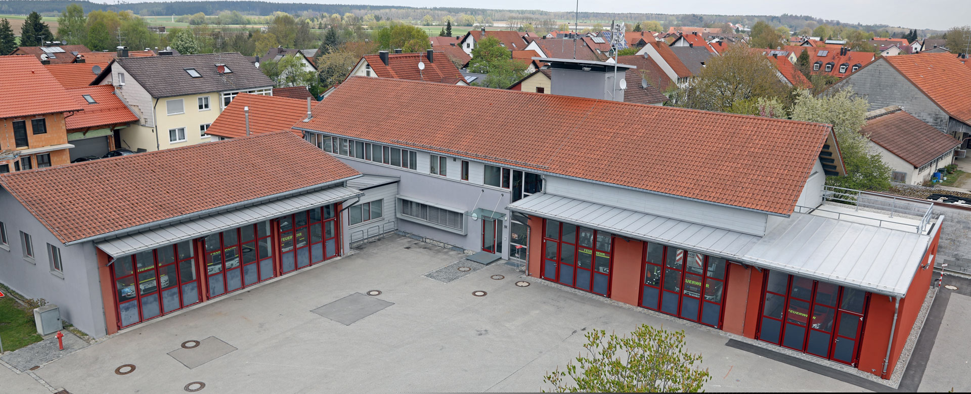 Grossansicht in neuem Fenster: Freiwillige Feuerwehr Mammendorf - Luftbild des Feuerwehrhauses Grossansicht in neuem Fenster: Freiwillige Feuerwehr Mammendorf - Luftbild des Feuerwehrhauses