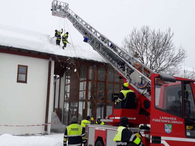 Grossansicht in neuem Fenster: Freiwillige Feuerwehr Mammendorf - Einsatzfoto Grossansicht in neuem Fenster: Freiwillige Feuerwehr Mammendorf - Einsatzfoto