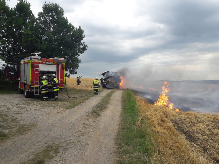 Grossansicht in neuem Fenster: Freiwillige Feuerwehr Mammendorf - Einsatzfoto Grossansicht in neuem Fenster: Freiwillige Feuerwehr Mammendorf - Einsatzfoto