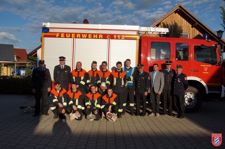 Grossansicht in neuem Fenster: Feuerwehr bei der Leistungsprüfung (1)