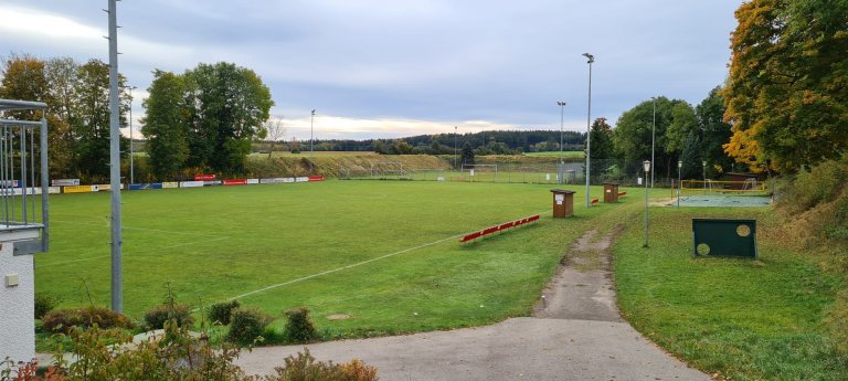 Grossansicht in neuem Fenster: Sportanlage des TSV Jesenwang Fußball und Beachvolleyball